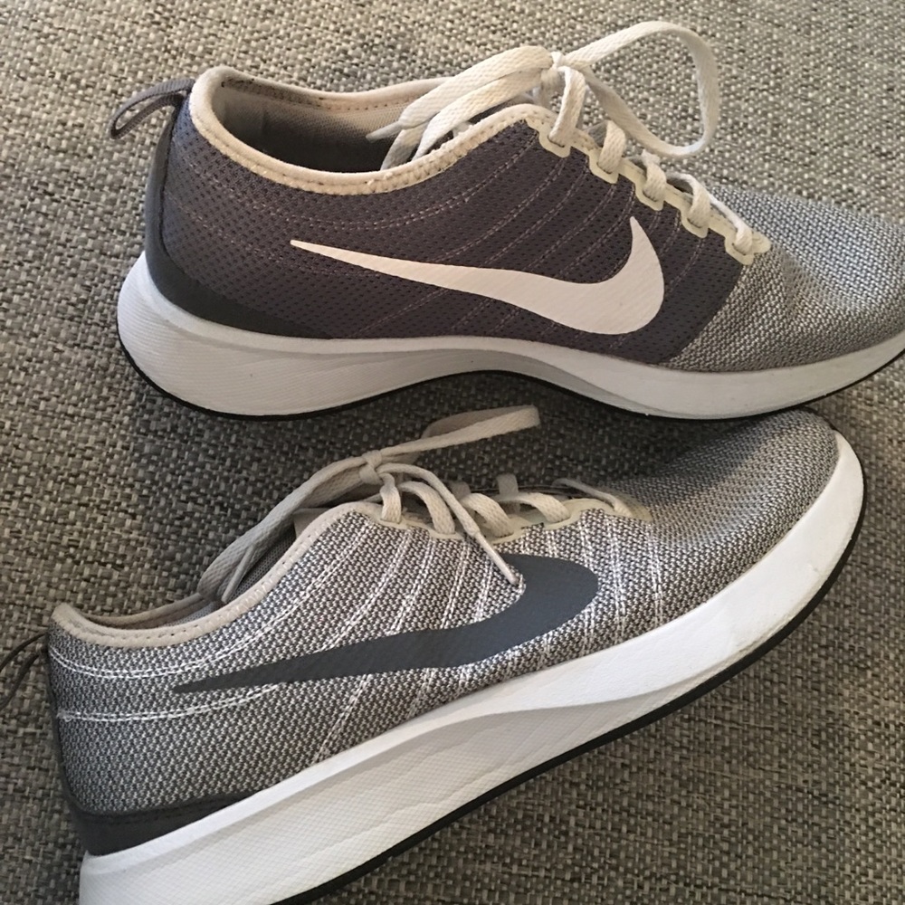 Nike womens size 11 tennis shoe